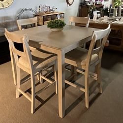 Table And 4 Barstools 