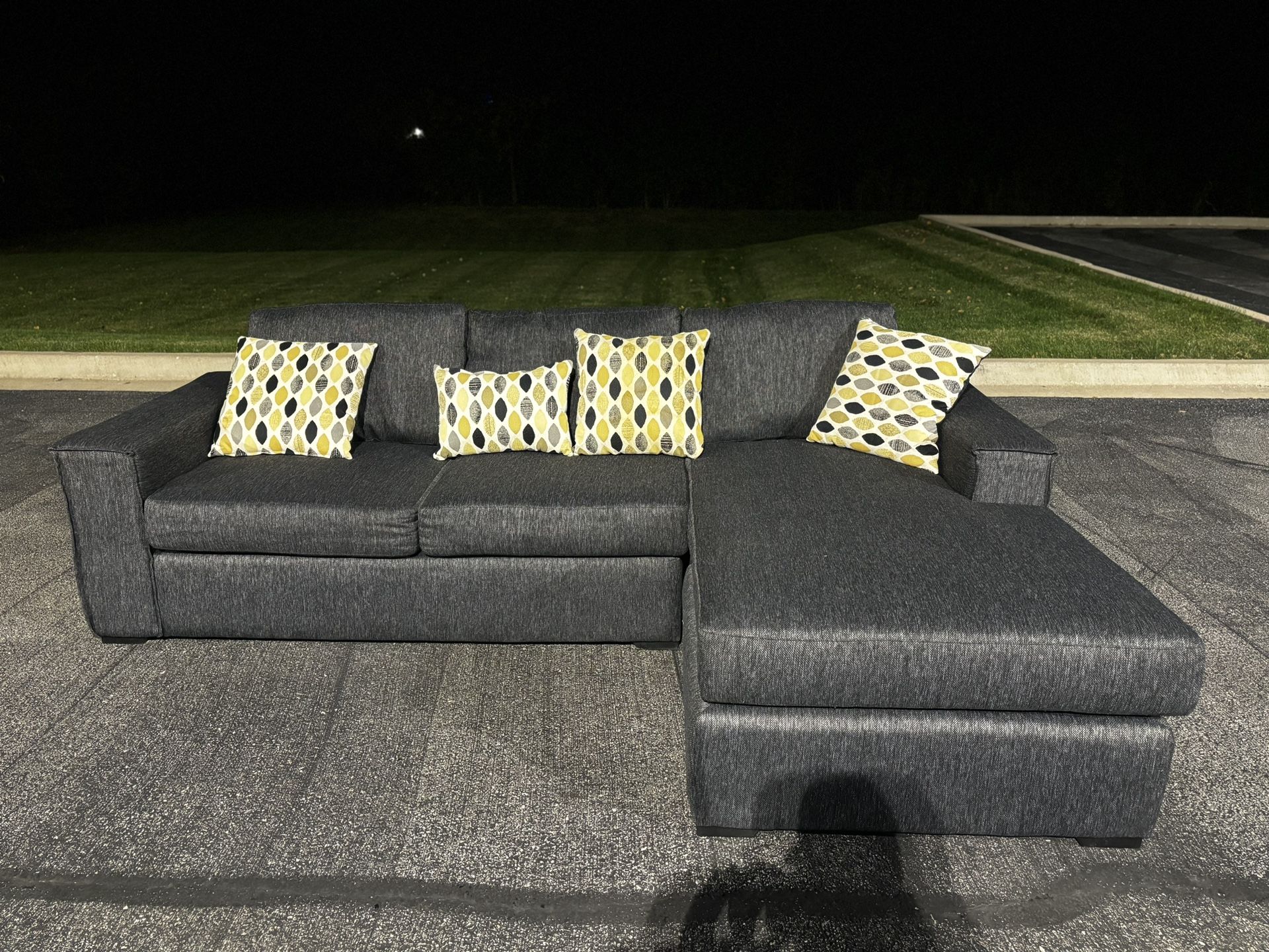 Dark Gray L Shaped Reversible Sectional*FREE Delivery 🚚 