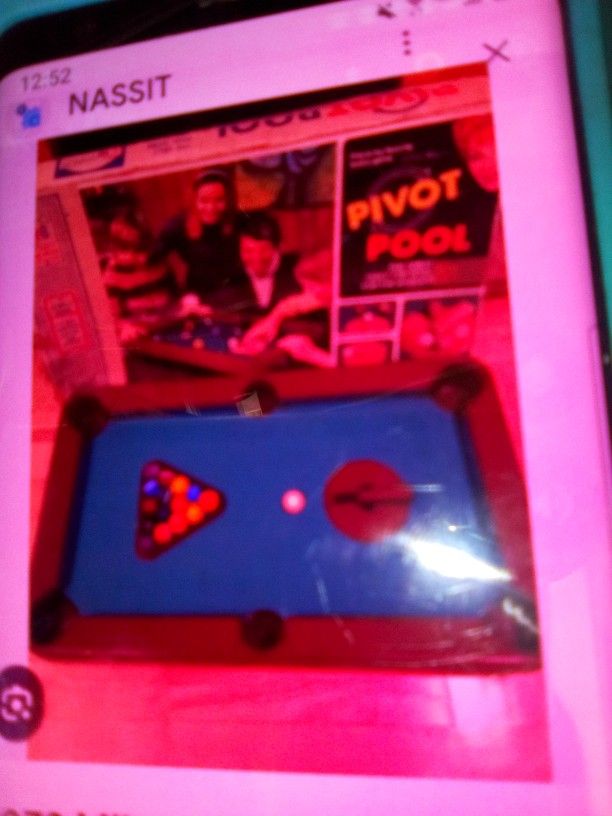 1972 Vintage Pivot Pool Game