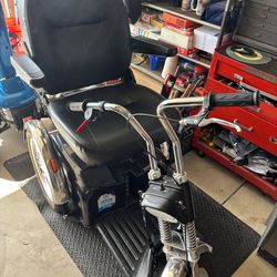 Electric powered wheelchair