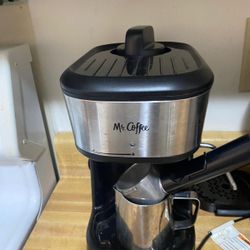 Mr Coffee ☕️ Machine + Vacuum  +standing Lamps +Hamilton Kettle + Hamilton Blinder+