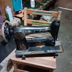 Singer Sewing Machine 