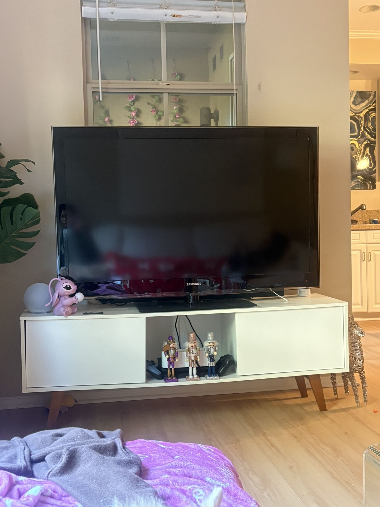 Tv Stand +tv +fire Tv All $150
