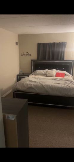 King bedroom set ( Mattress included )