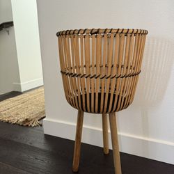 Footed Basket 