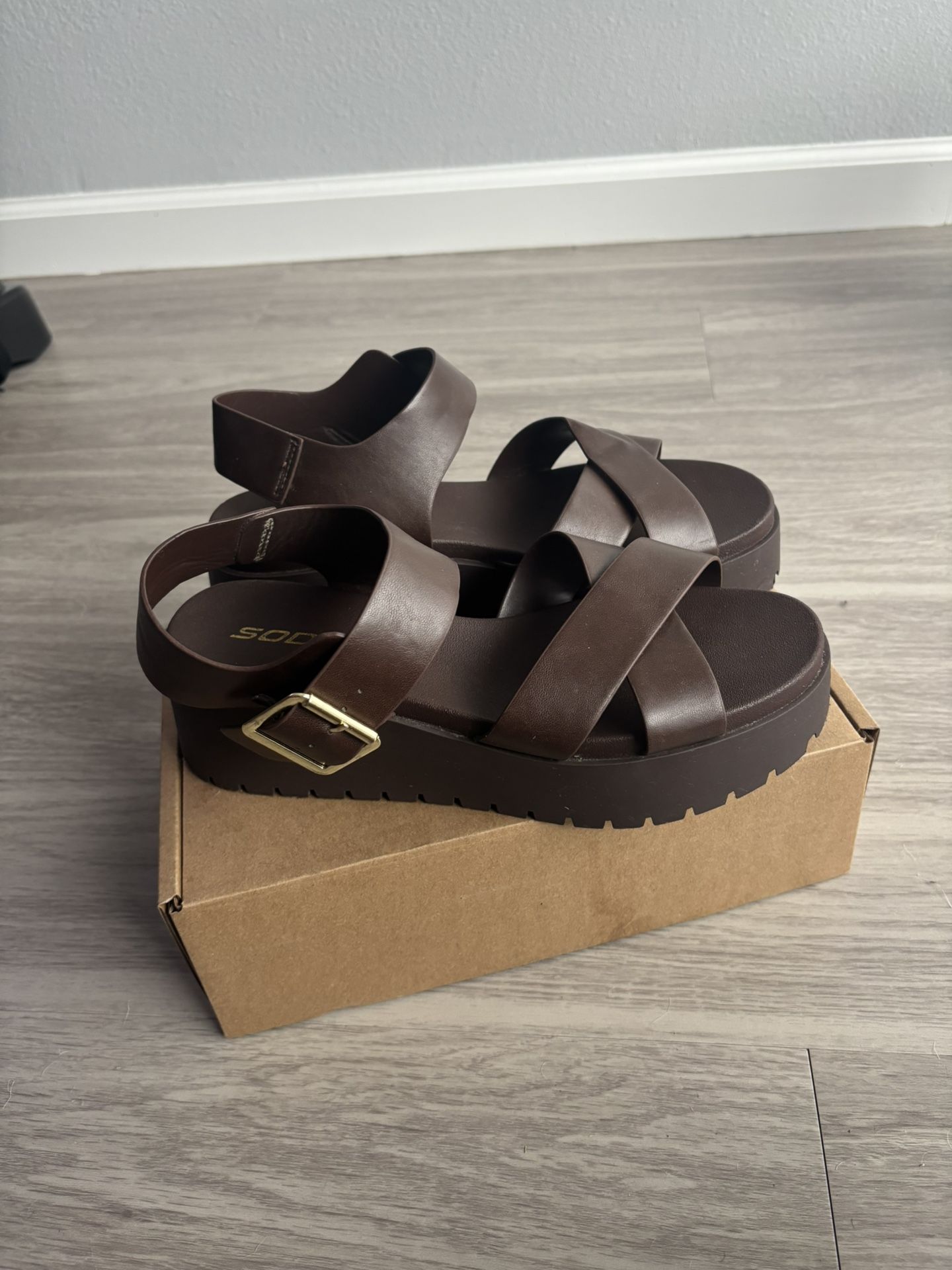 Brown Platform Sandals – Women’s Size 9