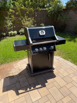 Napoleon Rogue Gas Grill