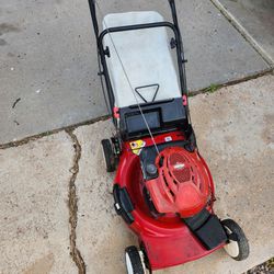 Toro 22-in Briggs & Stratton Self-propelled Lawn Mower FWD 7.25 HP With Large Bag And Full Tune Up