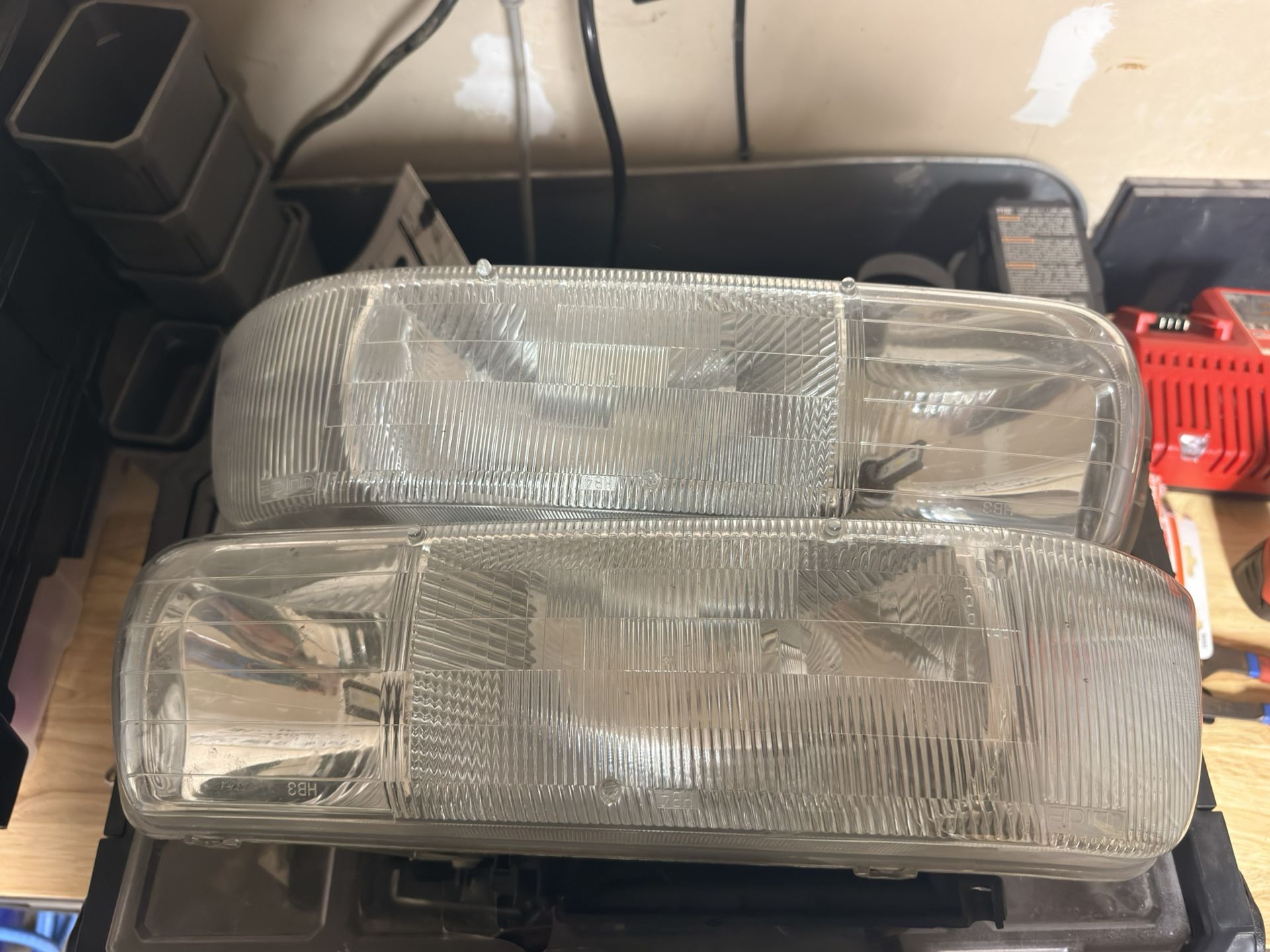 2000-06 Chevrolet Tahoe/ Suburban Headlights