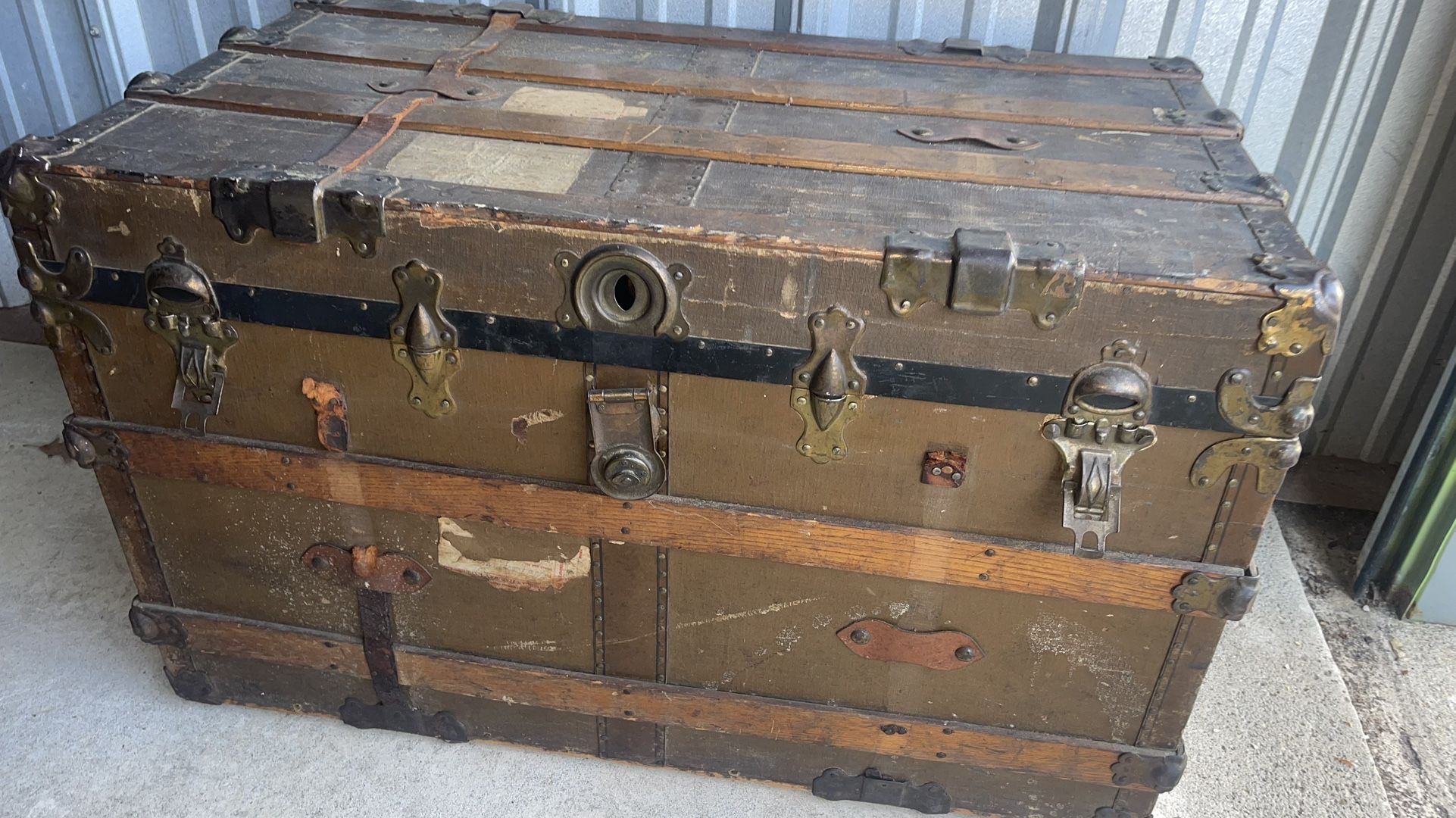 Antique Large Steamer Trunk (Perfect Coffee Table )