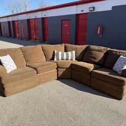 Walter E. Smithe Brown Sectional w/ Dual Recliners - Free Curbside Delivery
