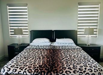 5-PIECE KING BEDROOM SET!