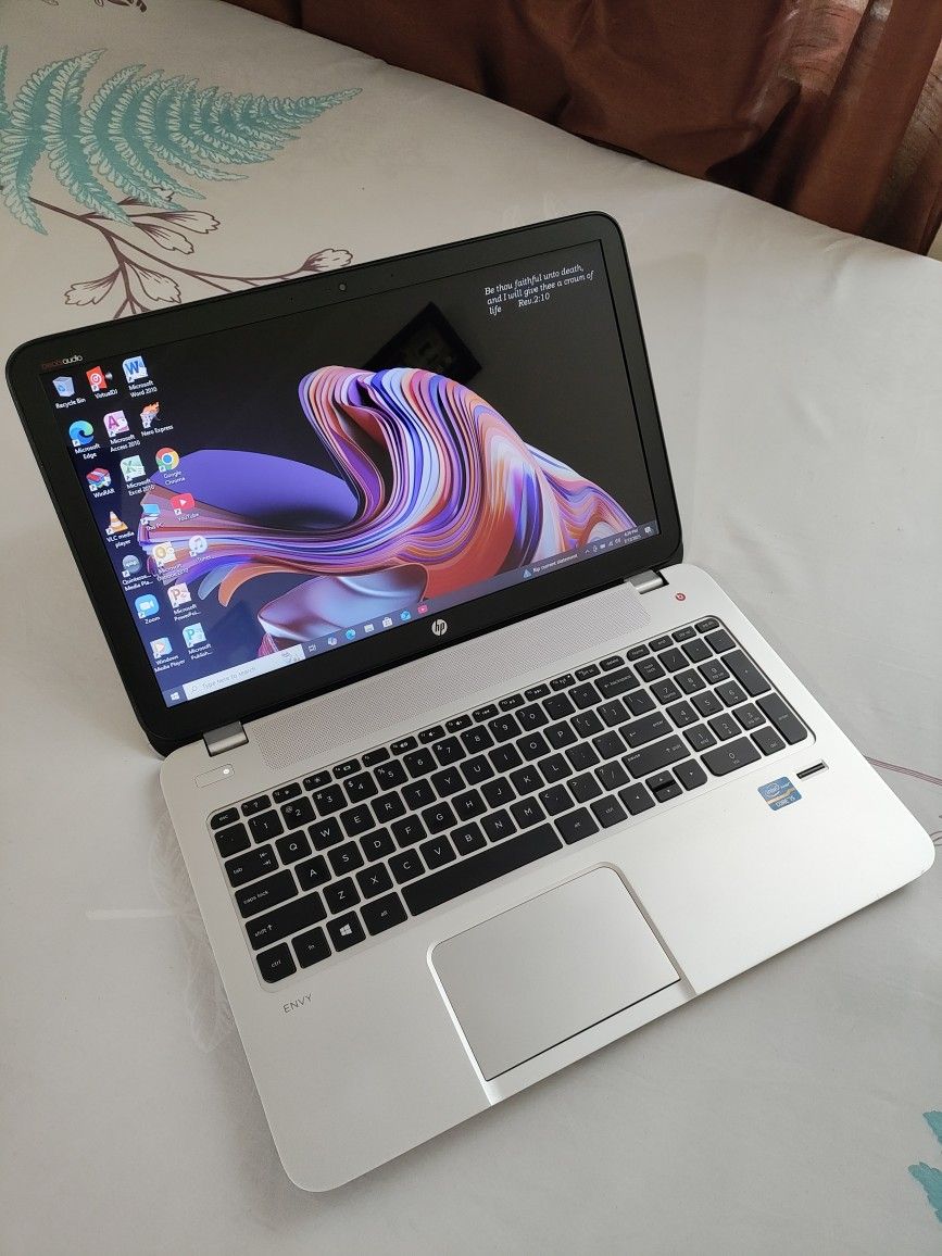 15.6"inch Intel Core i5 HP Beatsaudio Laptop, 750GB HDD, 8GB RAM, Fingerprint, Inbuilt Bluetooth, HDMI And a WebCam. Windows 10 Installed.