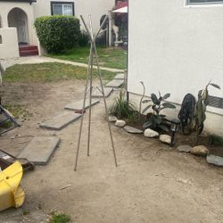 Jackets And Hats Hanger Stand Silver Color Metal Good Condition Easy To Carried 