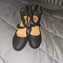 Black Daisy Fuentes Heels Size 9