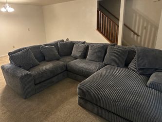 Lindyn Fog Sectional
