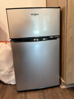 Whirlpool Mini Fridge with Freezer 