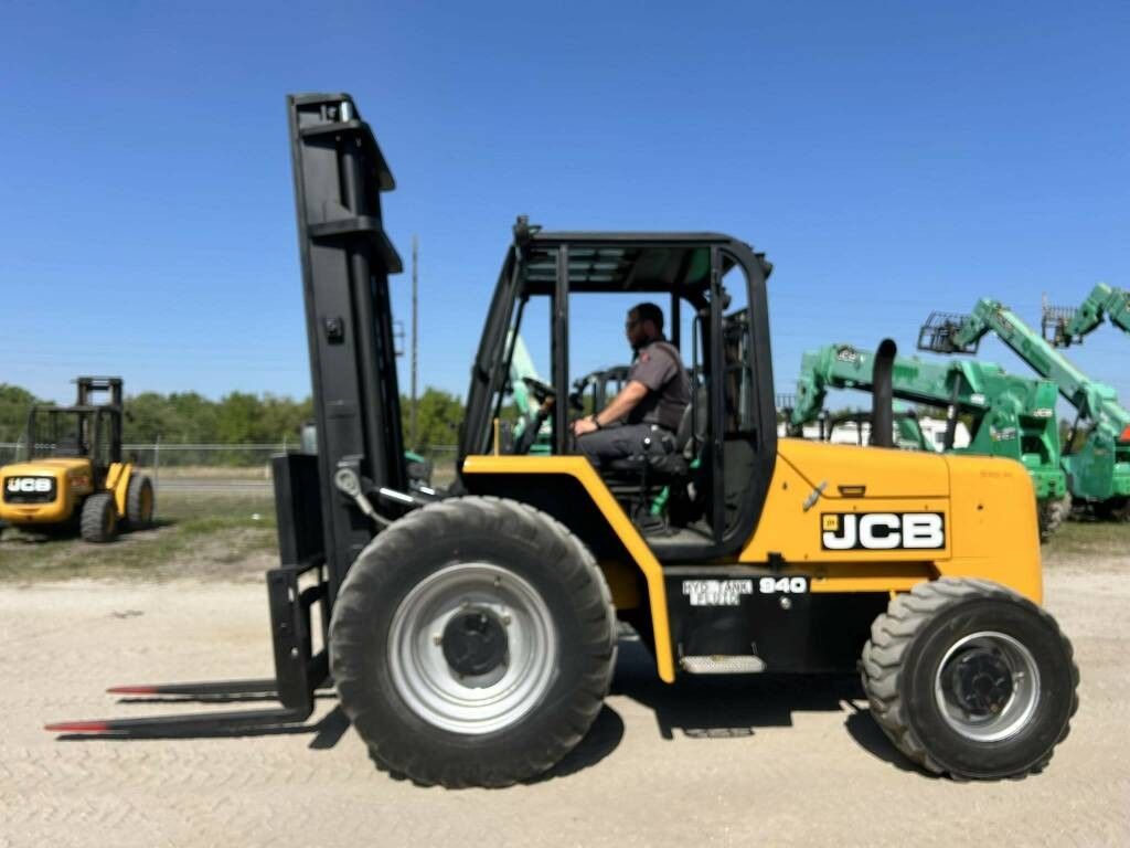 2016 JCB, 940 Lifts - Forklifts - Rough Terrain, 8000# capacity, 3 stage mast, side shift,  Warranty & $0 Down Financing Available 