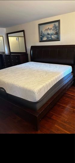 Californian king size bedroom set