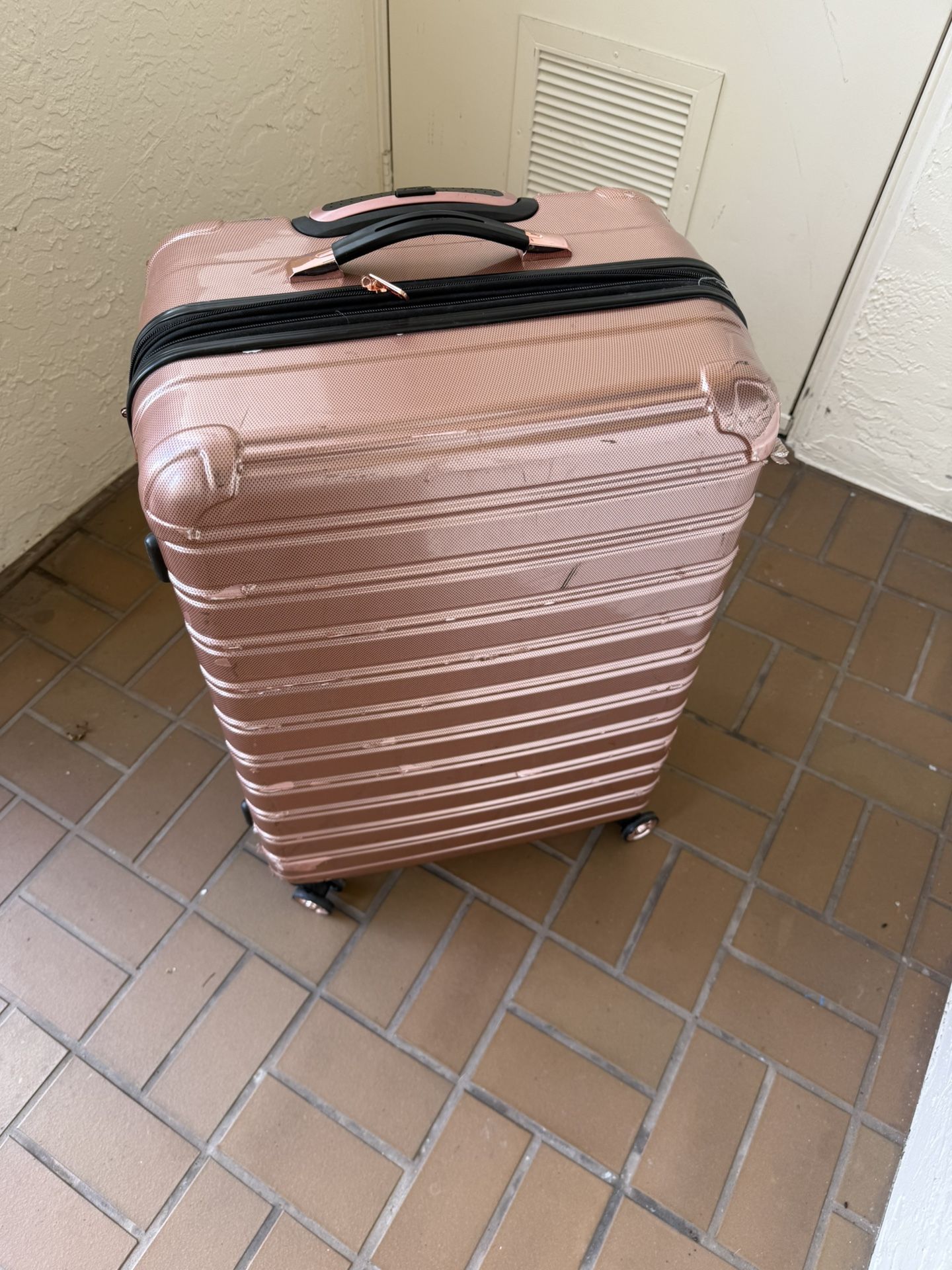 Rose Shell Large Suitcase