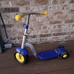 Excellent condition Kettler scooter three wheels with a brake for age 2-5 