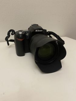 Nikon D90 DSLR with 18-105mm VR Lens, Tripod, Bag, Charger