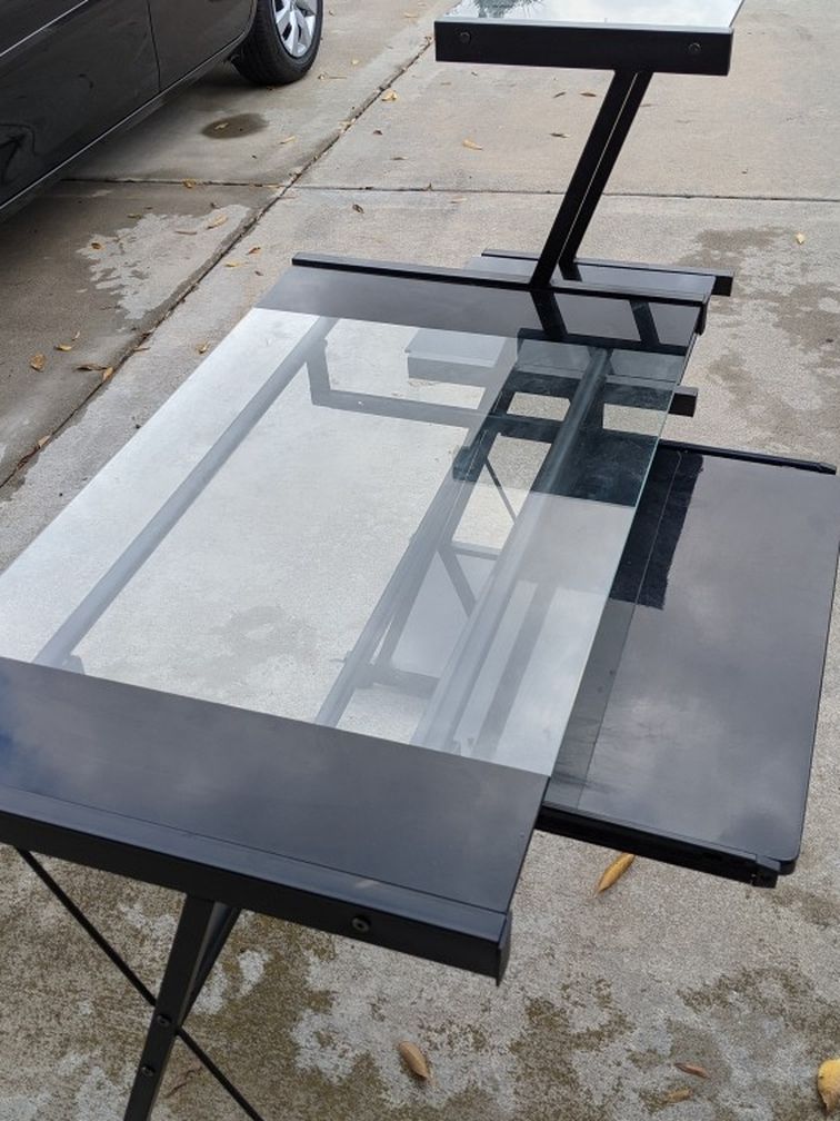 Computer Desk With Three Shelves And a Slide Out Keyboard Tray