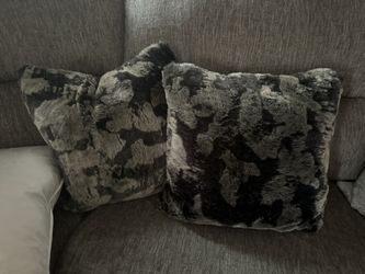 New 2 Luxury Pillows From Bloomingdale’s 