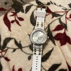 Invite white and gold watch