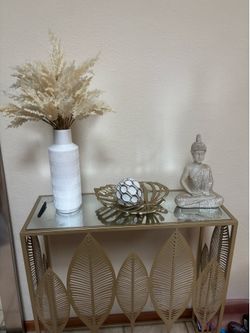 Entry way table with Decor bundle