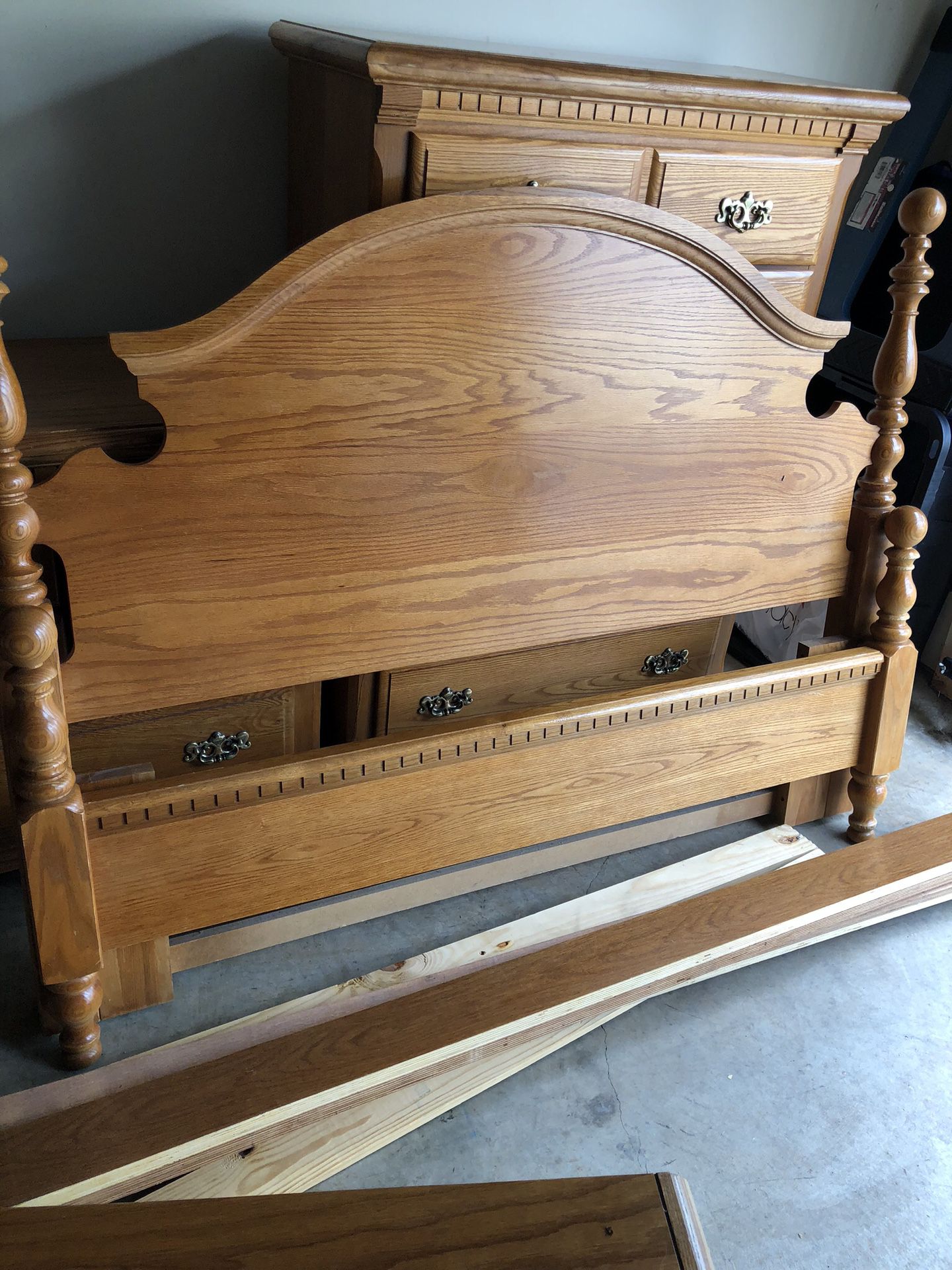 Queen head and foot board with rails