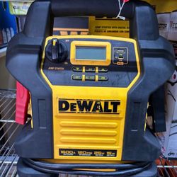 Dewalt 1600 Peak Amp Jump Starter with Digital Compressor and USB Power Bank