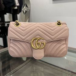 Gucci GG Marmont Shoulder Bag Medium (Authentic)