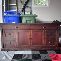 Television Stand/Entertainment Center