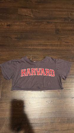 gray cropped graphic t-shirt