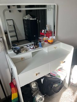 Vanity with -3 different light options