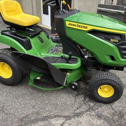 John Deere 42” Ride On Lawn Mower