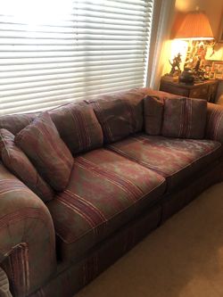 Lg Traditional Couch