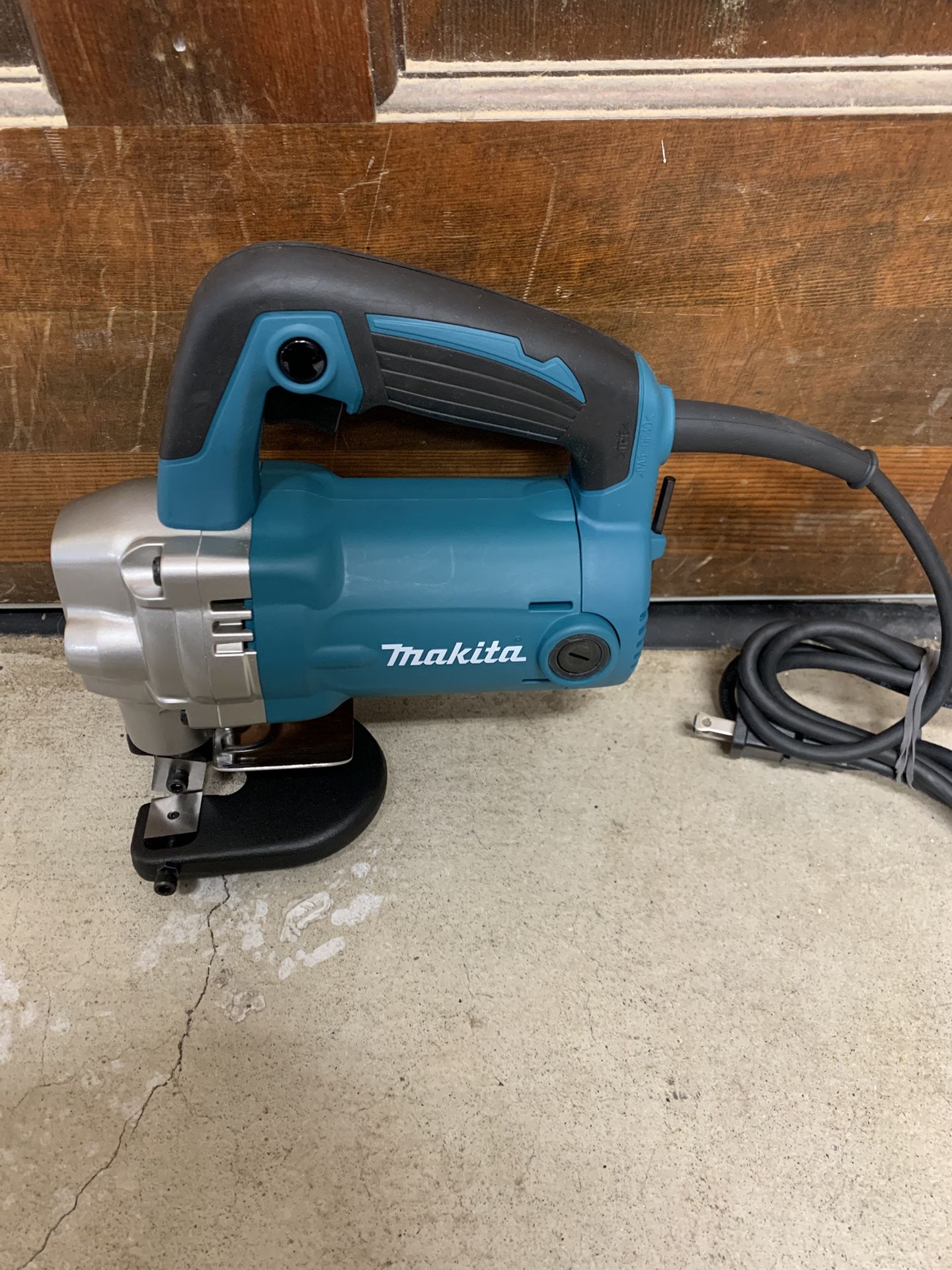 Makita JS3201 10 Gauge Metal Shears