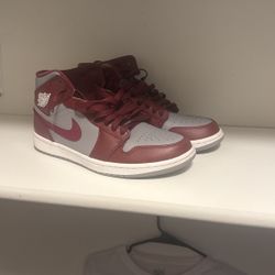 Jordan 1 Mid 