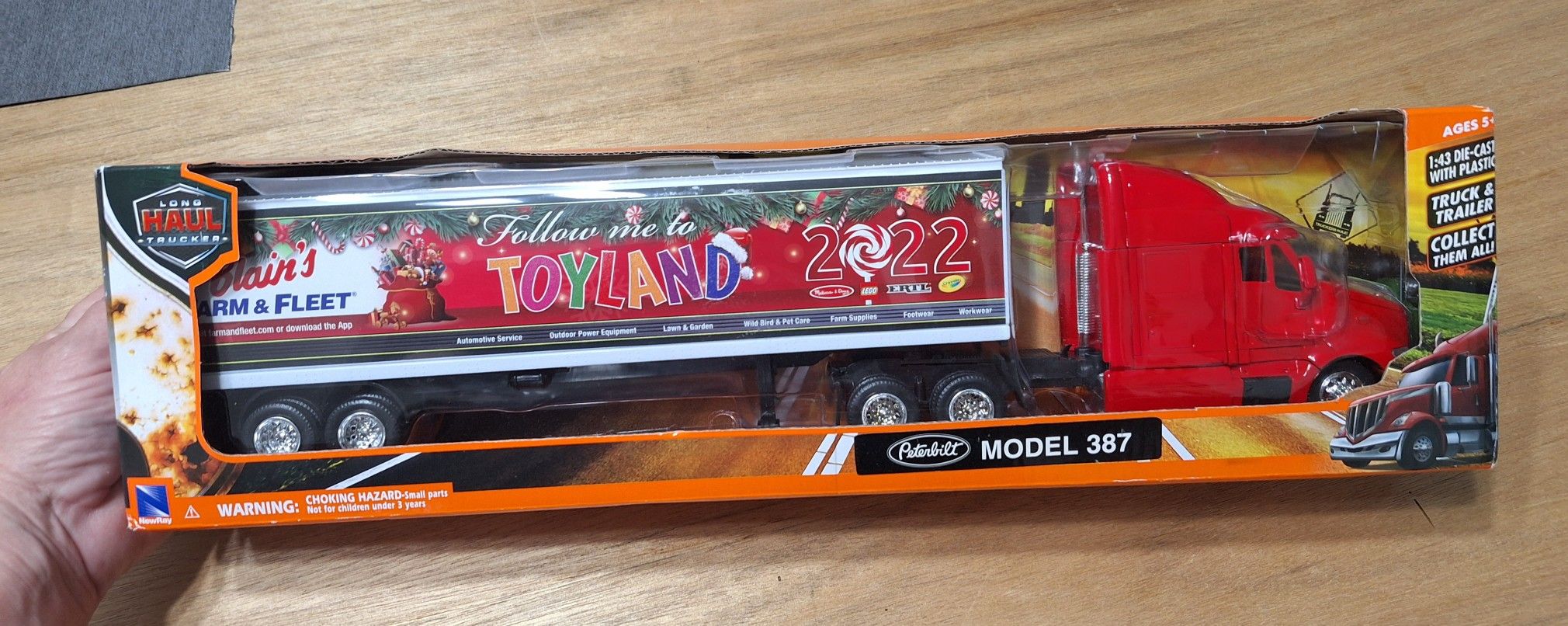 Brand New!! Blain’s Farm & Fleet 1/43 Diecast Semi Truck Trailer Toyland Peterbilt #387