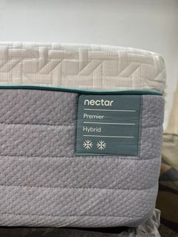 Nectar Premier Hybrid King Mattress - LIKE NEW! Delivery Available! 