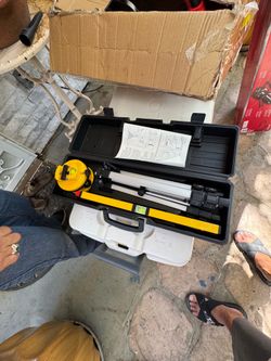 Professional. Laser lavel. W tripod carrying case