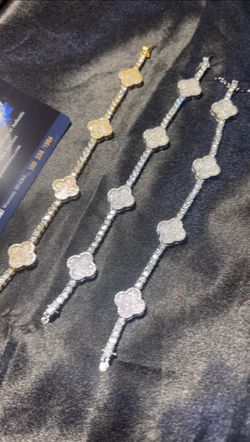 Iced Out Van Cleefs  VVS1 Quality💎