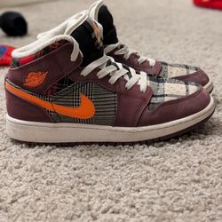 Air Jordan 1 Mid SE (GS) "Plaid".  Size 6 Us