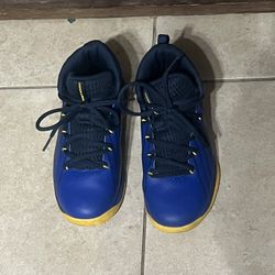 Curry’s Shoes Kids Size 1.5.         $20