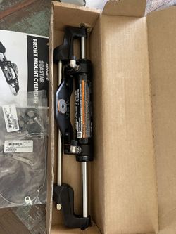 NEW SeaStar HC5345-3 Hydraulic Steering Cylinder + 2 Quarts SeaStar Hydraulic Oil