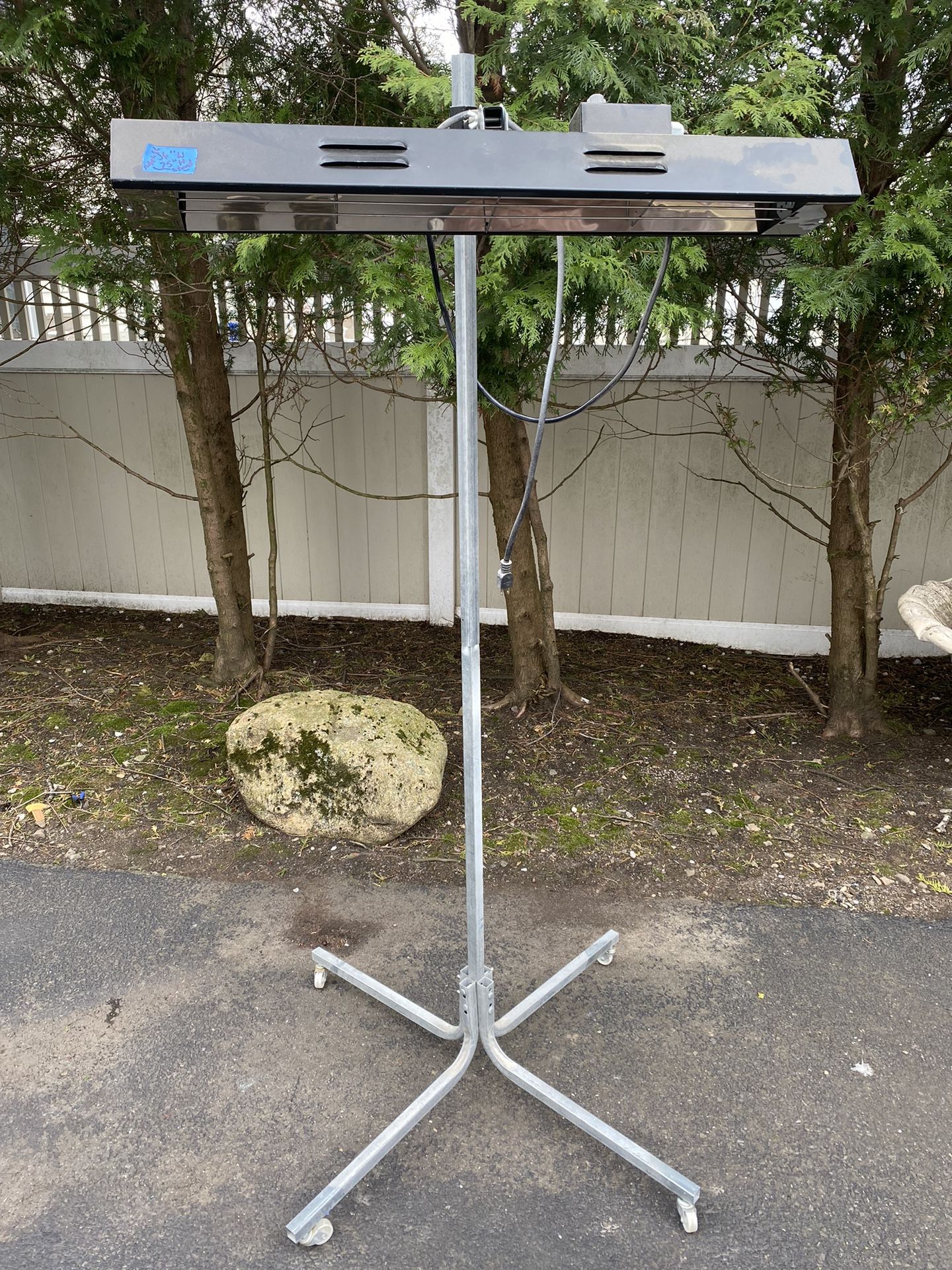 UV cure light On Adjustable Stand On Wheels