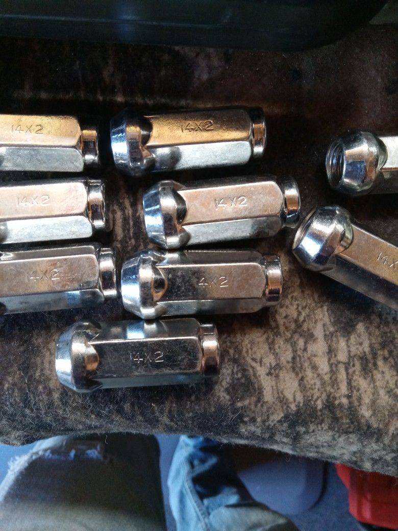 14x2 1.8" Tall Lug Nuts (22pc)