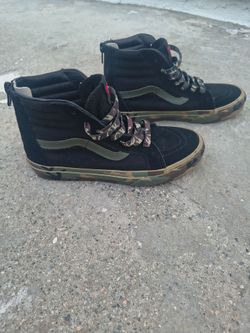Vans Sk8-Hi Zip Camo Sidewall high-top sneakers. Size 3y. Excellent condition